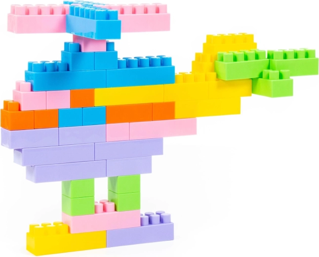 Construcción creativa de vehículos y figuras