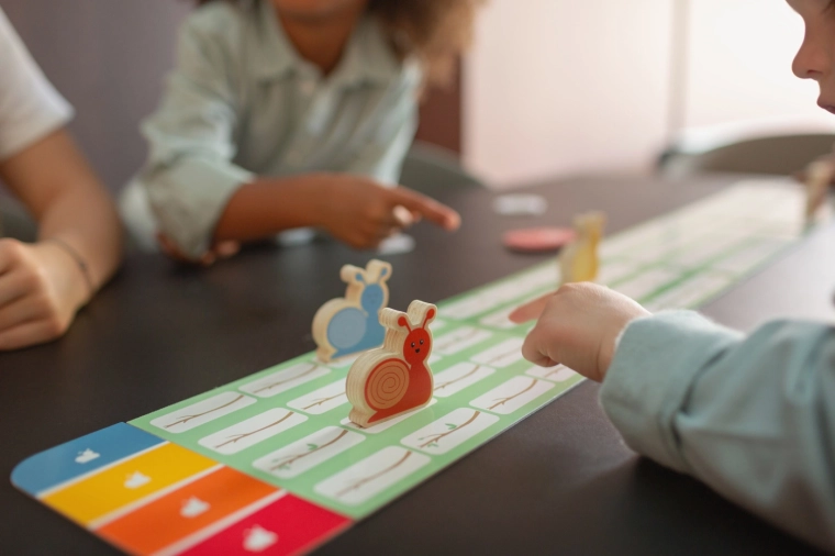 Aprendizaje divertido durante el juego en compañía