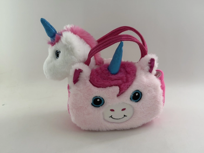 Unicornio de peluche en un bolso con forma de unicornio