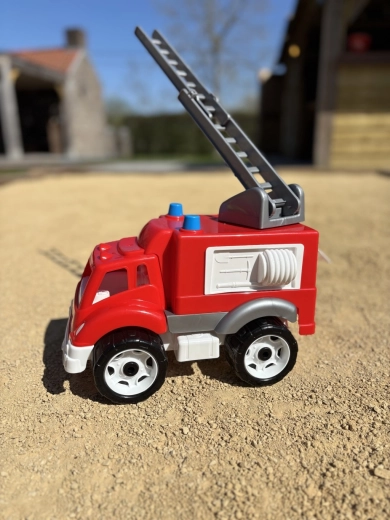 Coche de bomberos: vehículo de bomberos de plástico con escalera telescópica