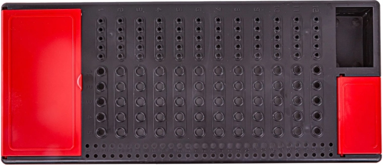 Tablero de juego claro con compartimentos para las piezas