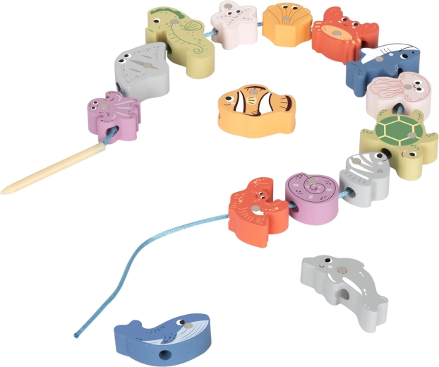 Ensartar formas marinas para la motricidad fina