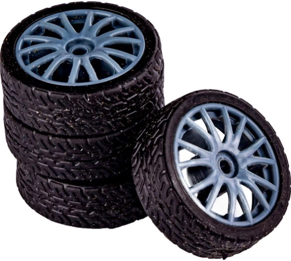 Tracción 4WD y neumáticos de drift para un derrape controlado