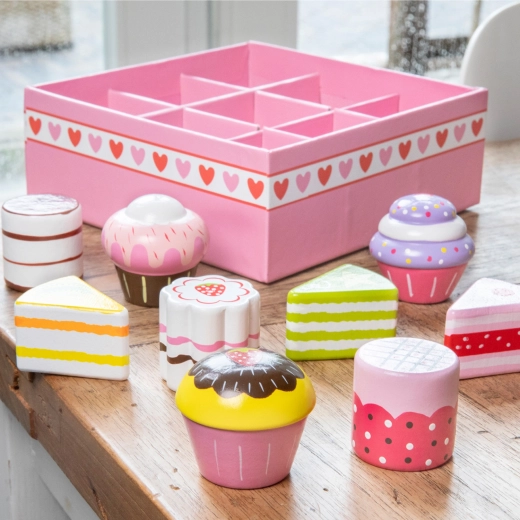 Set de pasteles de madera en caja de regalo