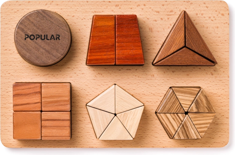 Encajable de madera de formas en tablero