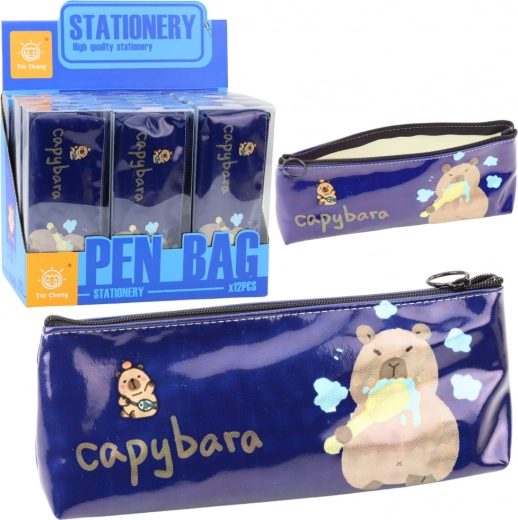 Estuche granate con capibara cepillándose los dientes
