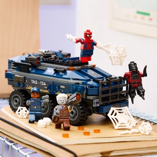 4 minifiguras y accesorios para historias de Marvel