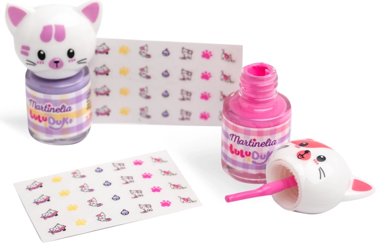 Esmalte y pegatinas para una decoración creativa