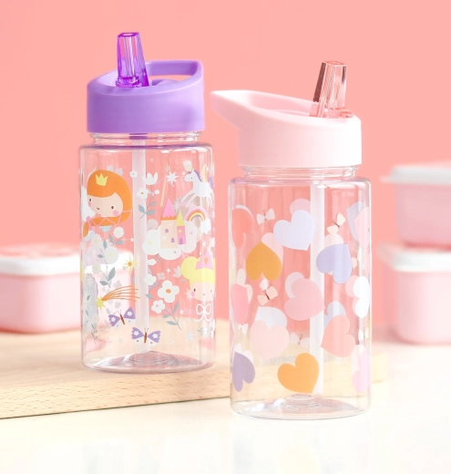 Botella transparente con un adorable motivo de corazones