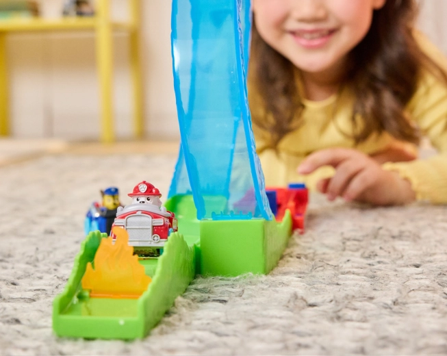 Obstáculos de juego y “llamas” abatibles