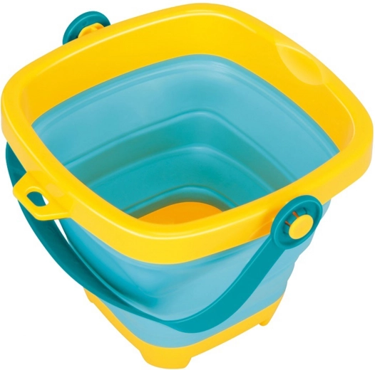 El cubo de silicona plegable ahorra espacio