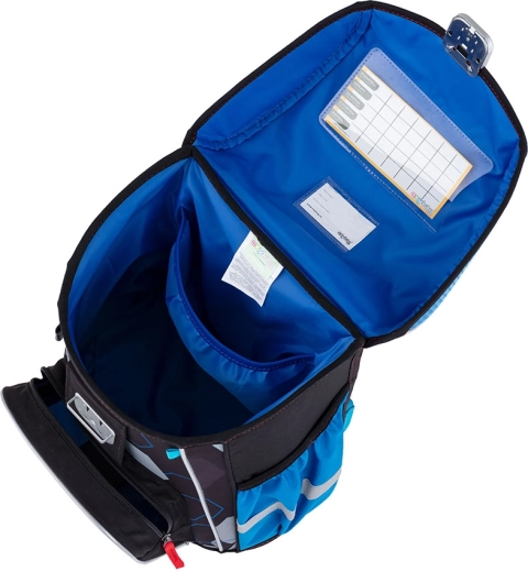 Interior claro y fondo rígido