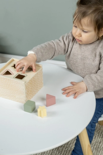Aprender formas, colores y lógica jugando