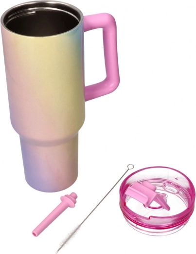 Beber cómodamente gracias a la tapa y la pajita