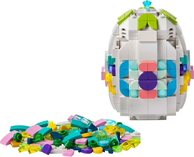 Elegante decoración de Pascua hecha con piezas