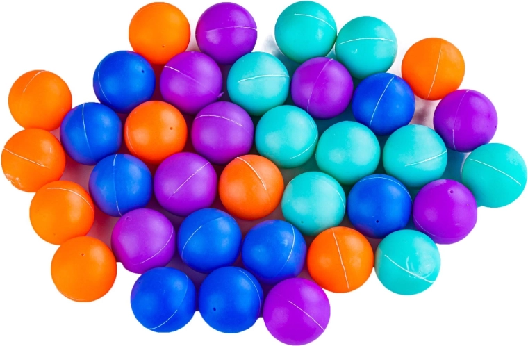Bolitas de colores y palitos “de queso” en el paquete