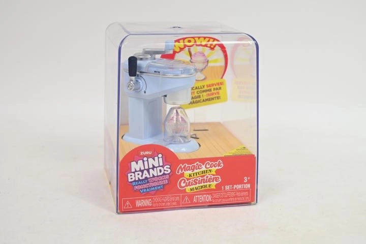 ZURU Mini Brands Magic Cook mini máquina de helados con luz UV