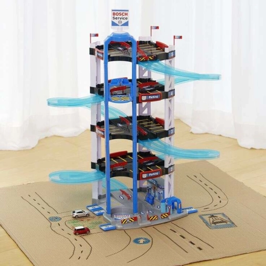 Cinco pisos de diversión de carreras