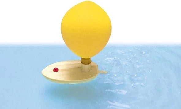 Barco de madera con propulsión por aire