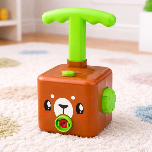 Adorable bomba con osito para manos pequeñas