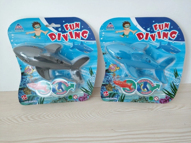 Juguete acuático con forma de tiburón