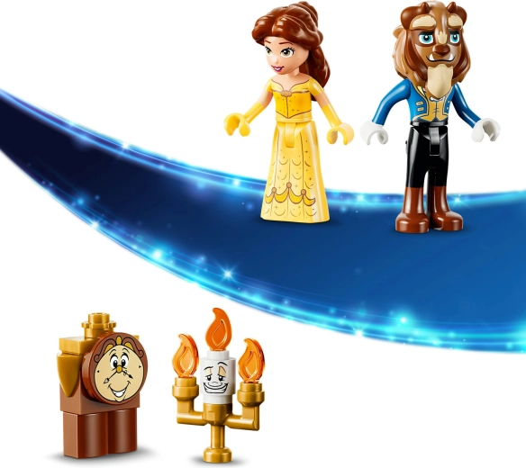 4 personajes y accesorios mágicos