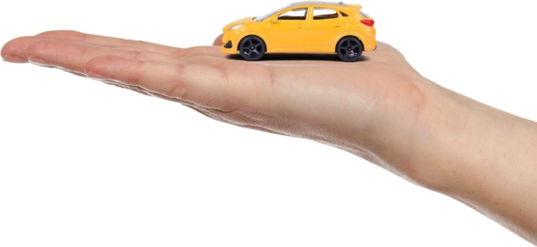 Modelo metálico de tamaño compacto
