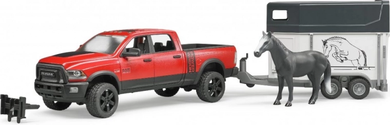 Vehículo todoterreno Bruder con remolque para caballos