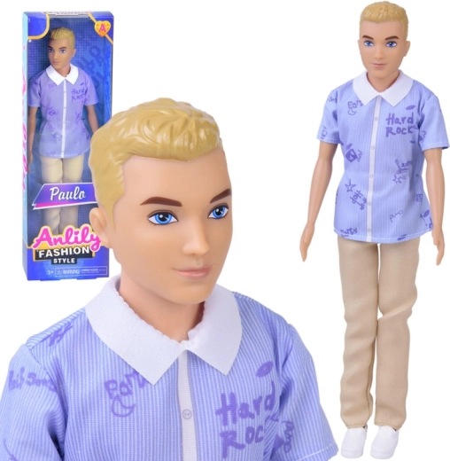 Muñeco Anlily chico rubio con camisa y pantalones claros