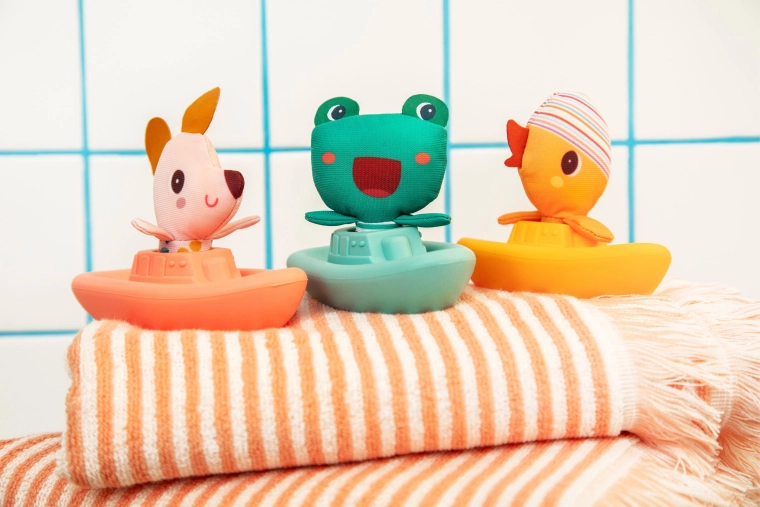 Lilliputiens barquita de baño con la ratoncita Nina