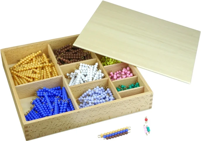 Caja de cuentas Montessori Moyo – escaleras de colores (1–10)