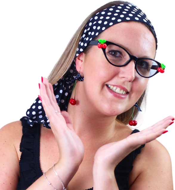 Set retro con gafas de cerezas y accesorios