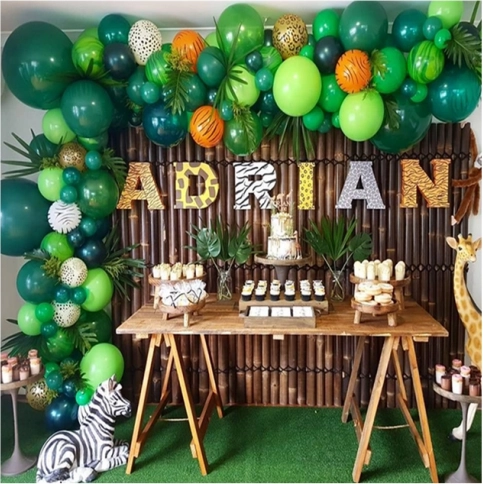 Gran guirnalda de globos – decoración tropical verde