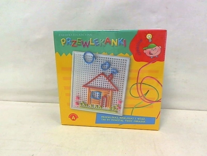 Juego de ensartado con cordones de colores