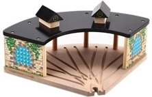 Babu estación de tren de madera para circuito de trenes