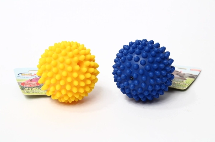 Pelota con sonido y protuberancias de 6,7 cm