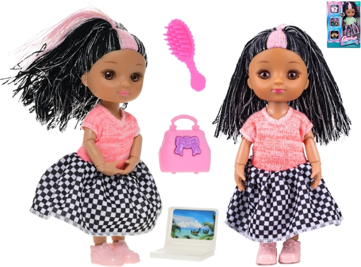 Muñeca de 15,5 cm con accesorios