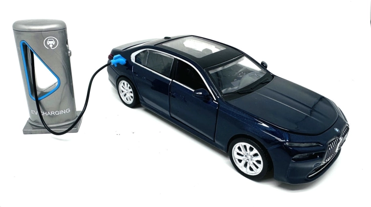 MSZ BMW i7 modelo de coche 1/32 con luz y sonido - 1 pieza