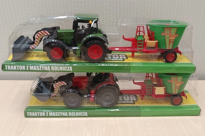 Tractor con máquina agrícola