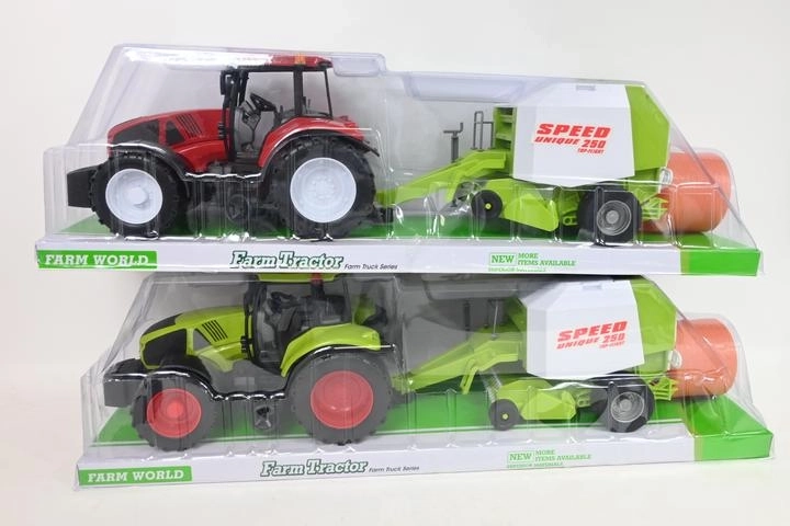 Tractor grande con empacadora de balas