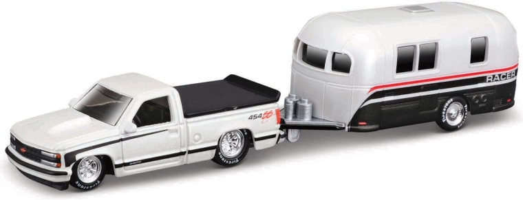 Maisto Design Tow & Go Chevrolet 454 SS pick-up con caravana 1:64
