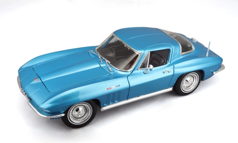 Maisto Chevrolet Corvette 1965 modelo metálico 1:18 azul claro