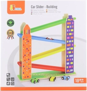 Pista de madera con cochecitos