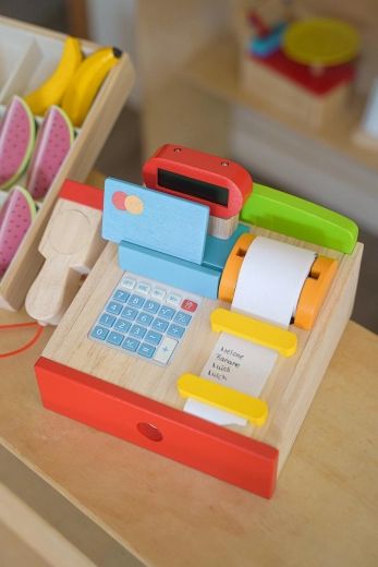 Caja registradora infantil de madera para jugar a la tienda con escáner
