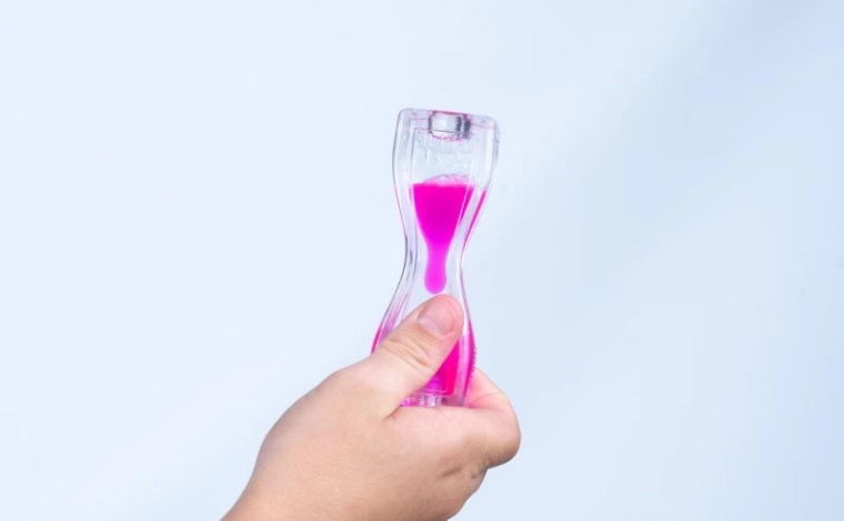 Fidget Blox Vision cubo antiestrés con lava de colores – morado
