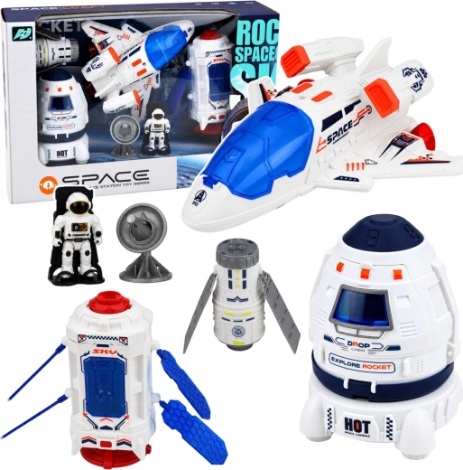 Set espacial con transbordador, satélite, cápsula, antena de comunicación y astronauta
