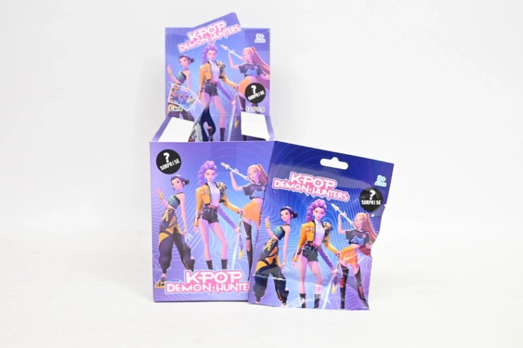 Llavero K-pop en bolsa sorpresa (blind bag) KPop Demon Hunters (12 uds en expositor)
