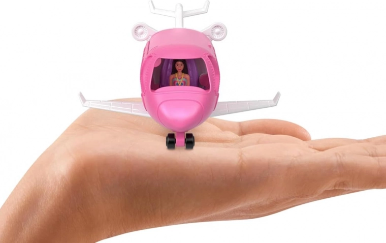 Mini muñeca piloto lista para despegar