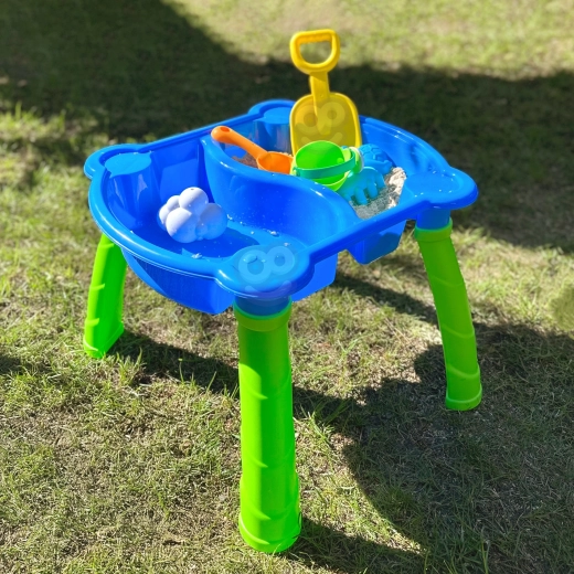 Dos compartimentos separados para agua y arena