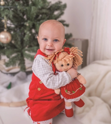 Suave y amable con las manos de los niños